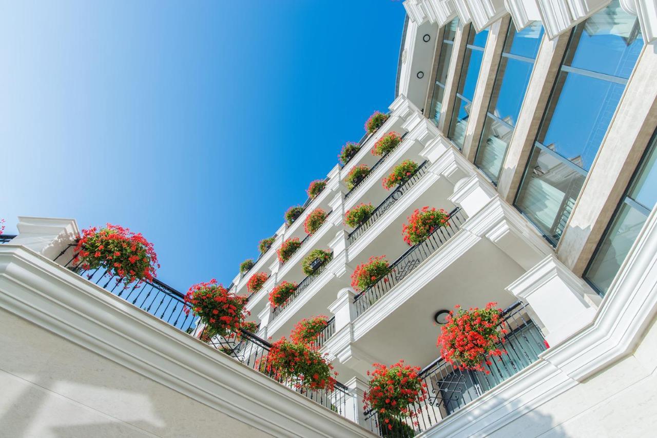 Casa Di Fiore Spa And Medical Hotel, Mineral Pools & Private Beach Кранево Екстер'єр фото The hotel's balconies
