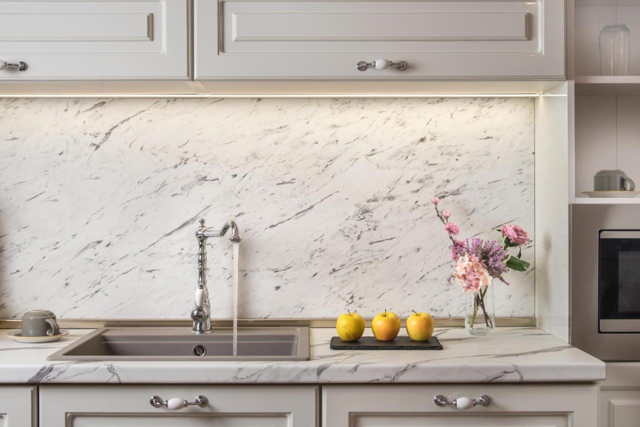 Casa Di Fiore Spa And Medical Hotel, Mineral Pools & Private Beach Кранево Екстер'єр фото A kitchen with a marble countertop