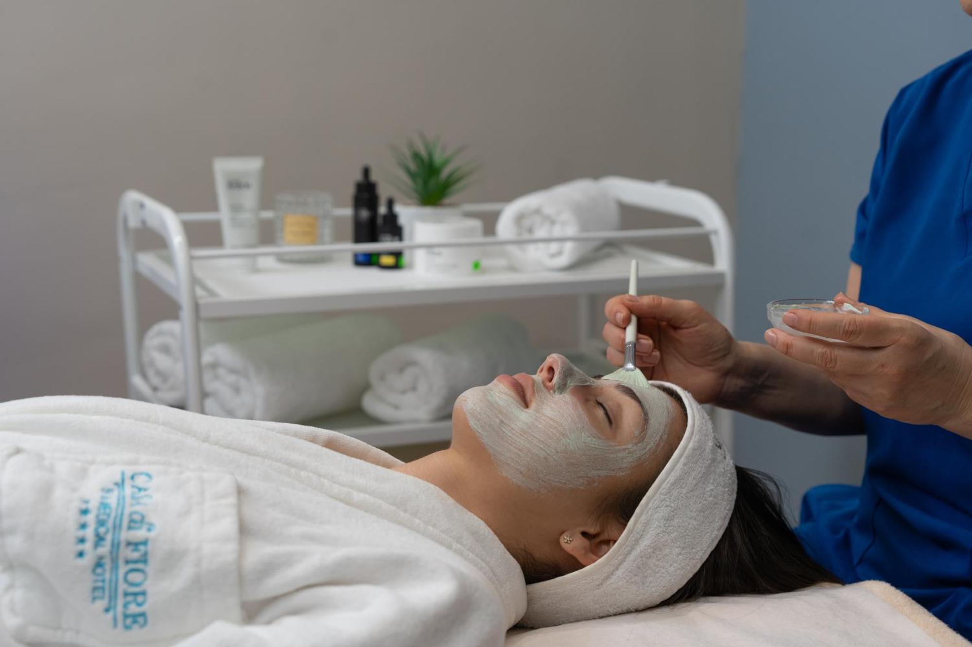 Casa Di Fiore Spa And Medical Hotel, Mineral Pools & Private Beach Кранево Екстер'єр фото A woman receiving a facial treatment