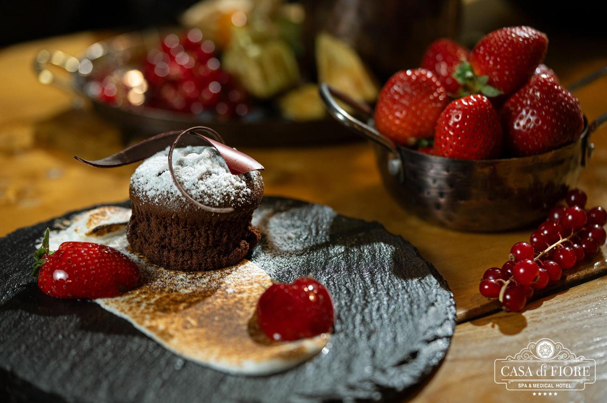 Casa Di Fiore Spa And Medical Hotel, Mineral Pools & Private Beach Кранево Екстер'єр фото A chocolate dessert