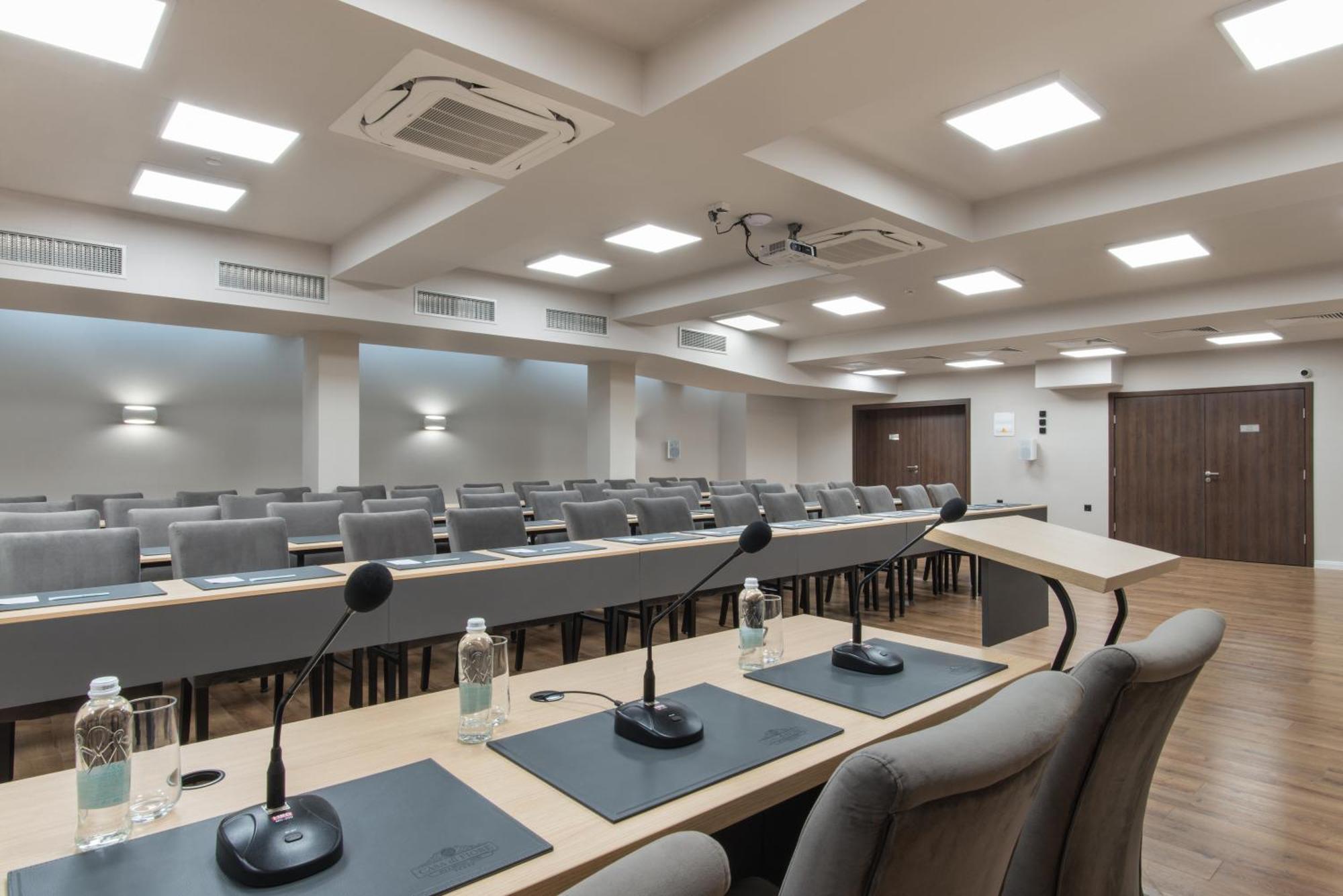 Casa Di Fiore Spa And Medical Hotel, Mineral Pools & Private Beach Кранево Екстер'єр фото The conference room of the Polish Senate
